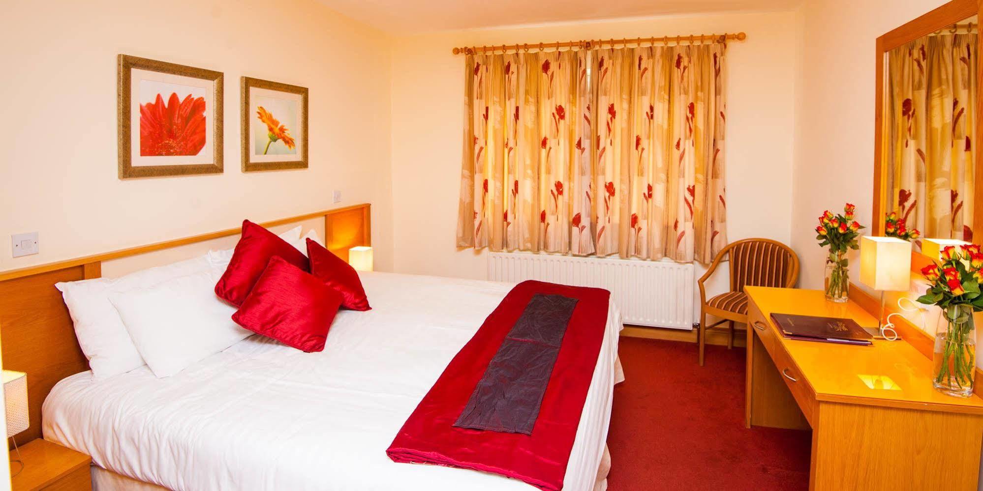 The Arches Hotel Клеърголуей Екстериор снимка